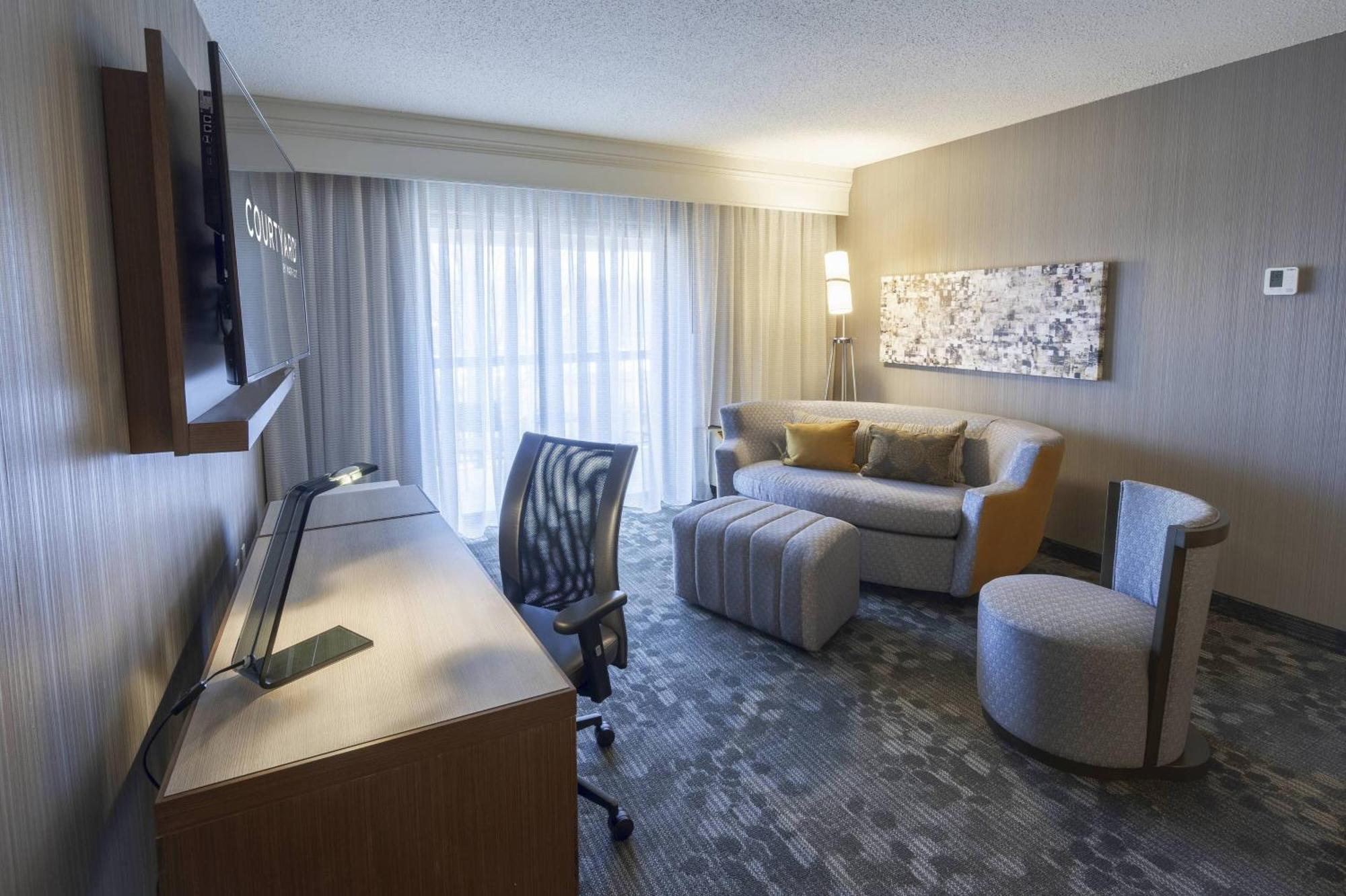 Courtyard By Marriott Cleveland Willoughby Hotel Exterior foto