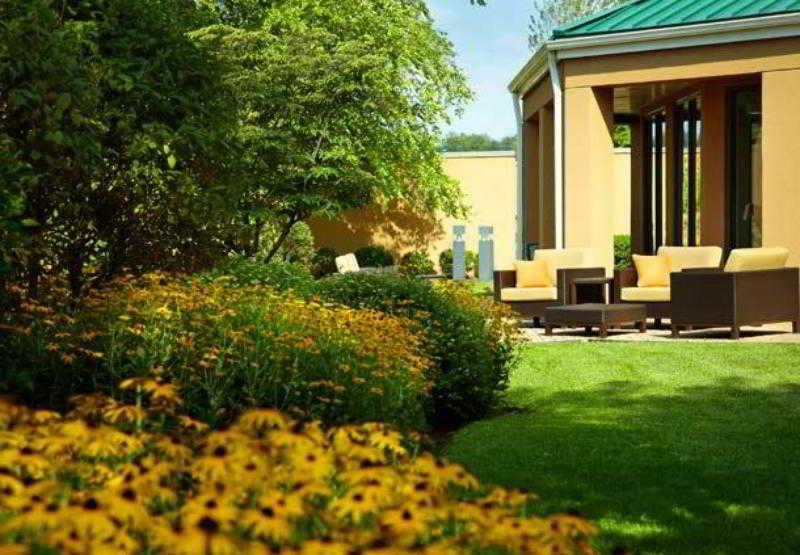 Courtyard By Marriott Cleveland Willoughby Hotel Exterior foto